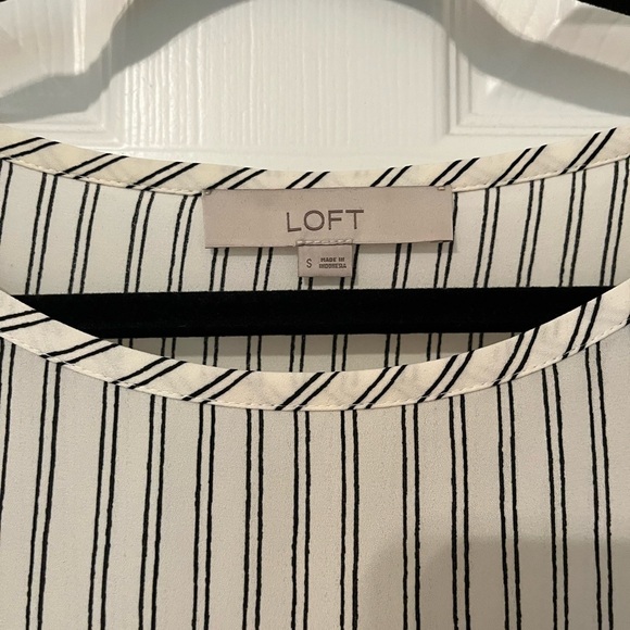 LOFT | Striped Ruffled Crossover Blouse Size Small - Picture 4 of 5